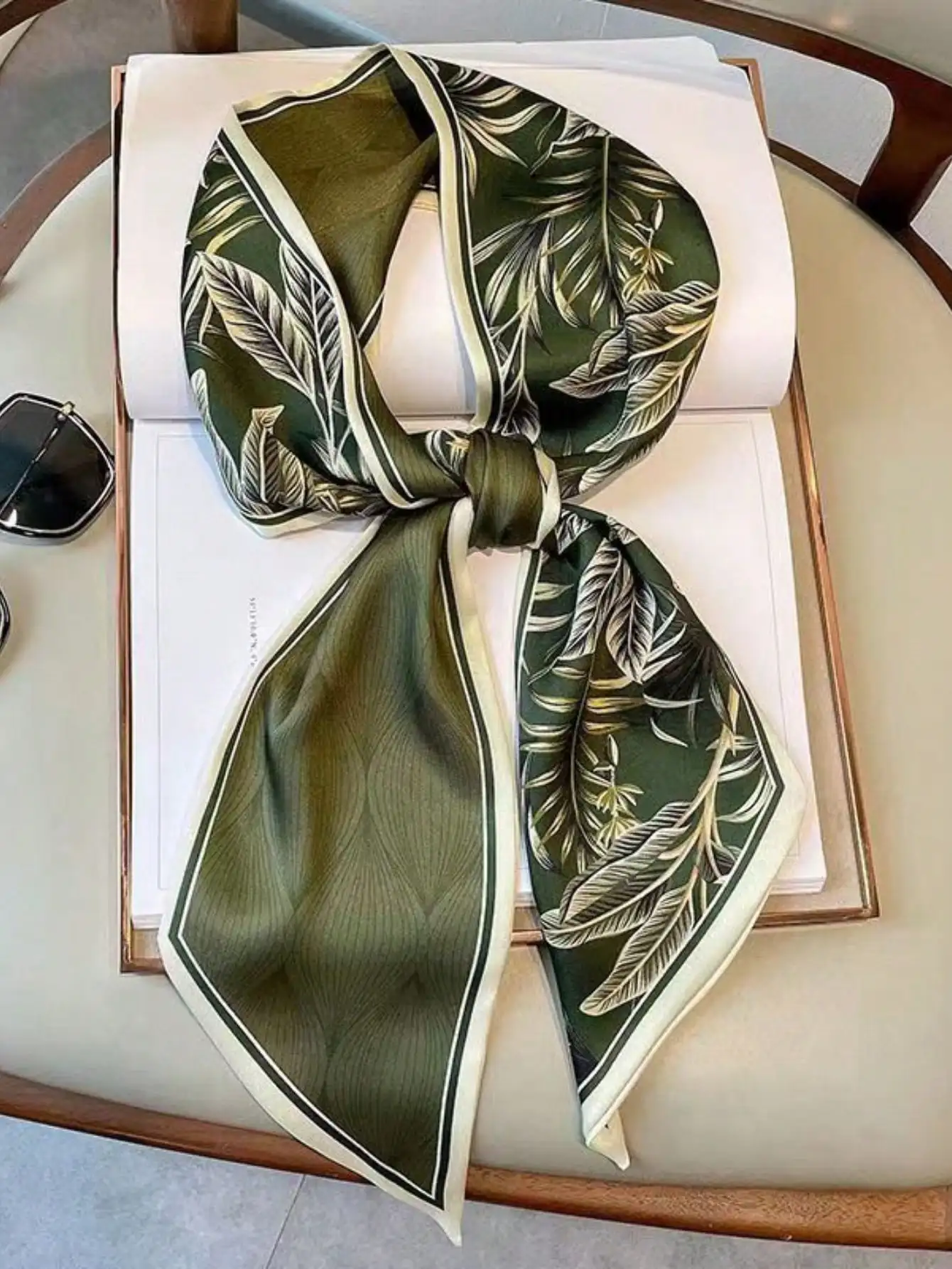 Lässiger quadratischer Schal a – Silk Scarf Square Bewertung und Preis