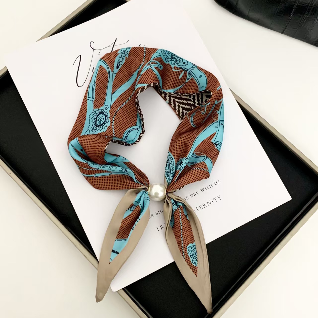 Koreanischer Stil Eleganter Pe – Silk Scarf Square Bewertung und Preis