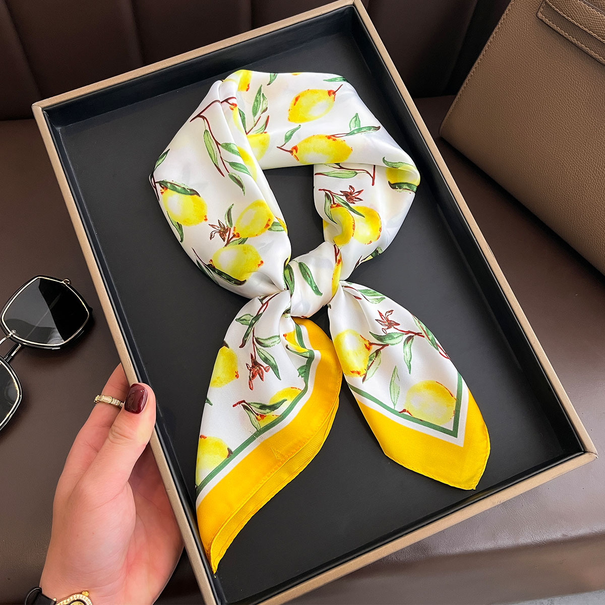 2025 neue Gelbe Zitrone Druck  – Silk Scarf Square Bewertung und Preis