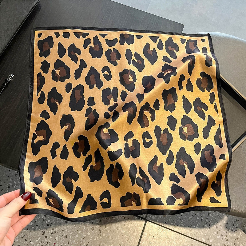 Quadratischer Schal aus 100 %  – Silk Scarf Square Bewertung und Preis